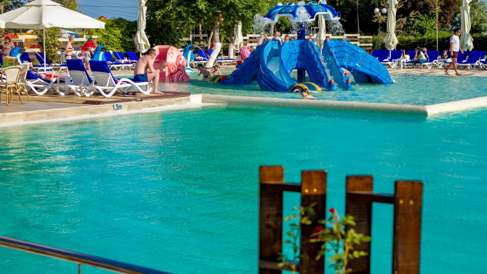 Cazare litoral vile - camera king - piscina pentru copii