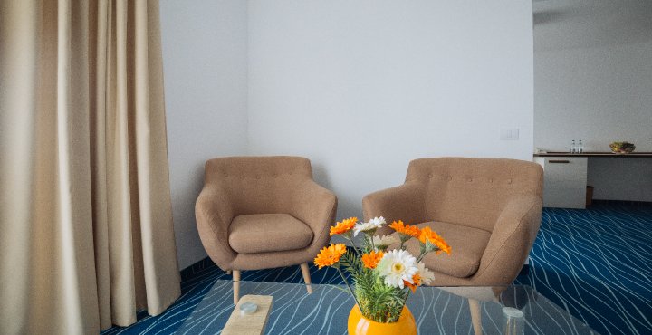 Cazare 4* Cap Aurora - apartament junior - sufragerie Cazare 4* Cap Aurora - apartament junior - sufragerie