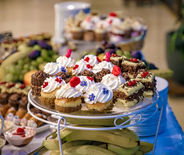 Evenimente private - platou cu prajituri Evenimente private - platou cu prajituri