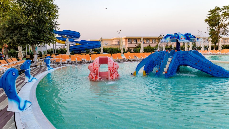 Cazare litoral vile - camere comunicante - piscina pentru copii