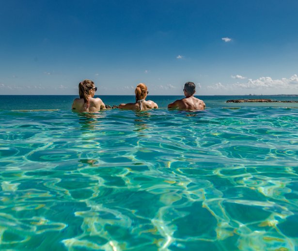 in piscina la all inclusive mera onix in piscina la all inclusive mera onix