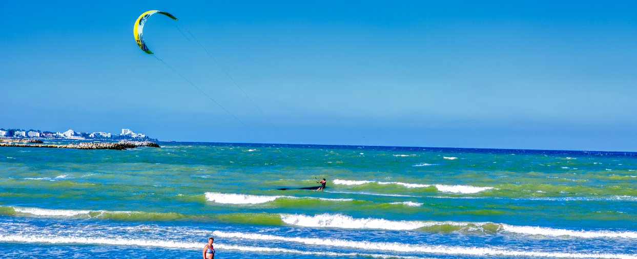 plaja si port mangalia  plaja si port mangalia