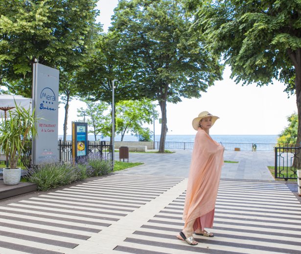 plimbare pe faleza mangalia  plimbare pe faleza mangalia