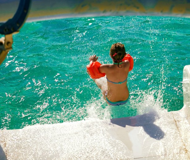 cazarelamareToboganeacvatice MeraResort cazarelamareToboganeacvatice MeraResort