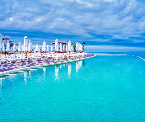 piscina infinity mera onix all inclusive romania piscina infinity mera onix all inclusive romania