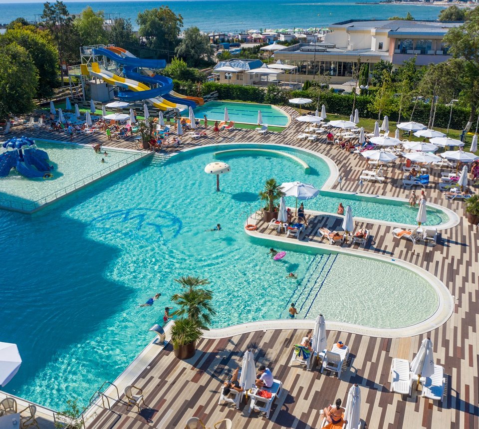 Piscinaadulti MeraResortVenu Piscinaadulti MeraResortVenu