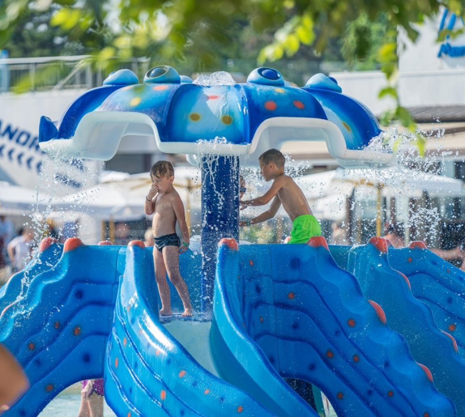 piscinecopiiMeraResortVenu piscinecopiiMeraResortVenu