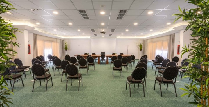 saladeconferinte MeraBriseMangali saladeconferinte MeraBriseMangali