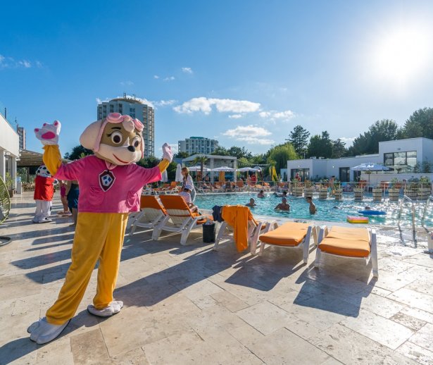 MeraVillaszonanoua piscin MeraVillaszonanoua piscin