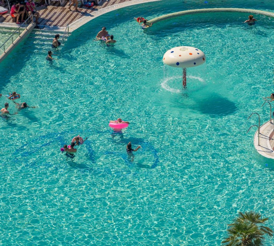 ceamaimarepiscina meraresortvenu ceamaimarepiscina meraresortvenu