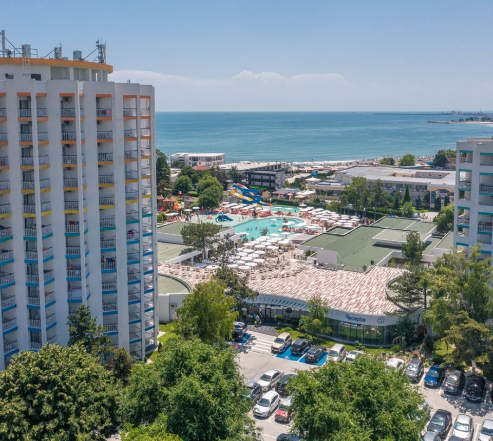 bunvenitlaMeraResortVenu bunvenitlaMeraResortVenu