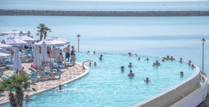 piscinadetipinfinit piscinadetipinfinit