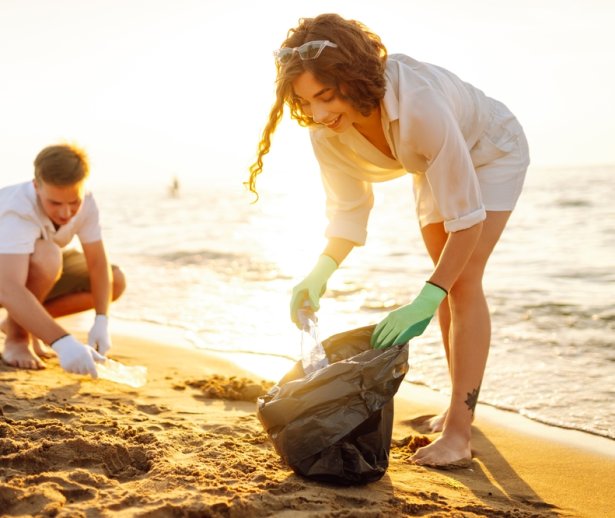 tinericarecurataplajadegunoai tinericarecurataplajadegunoai