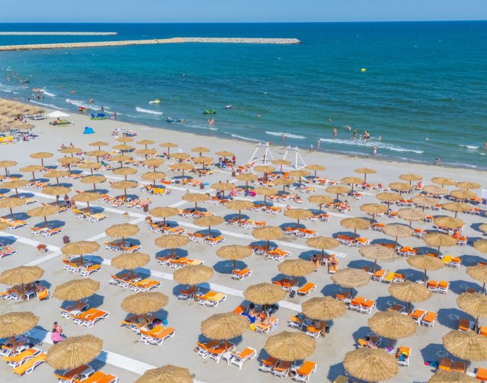 plaja MeraResort