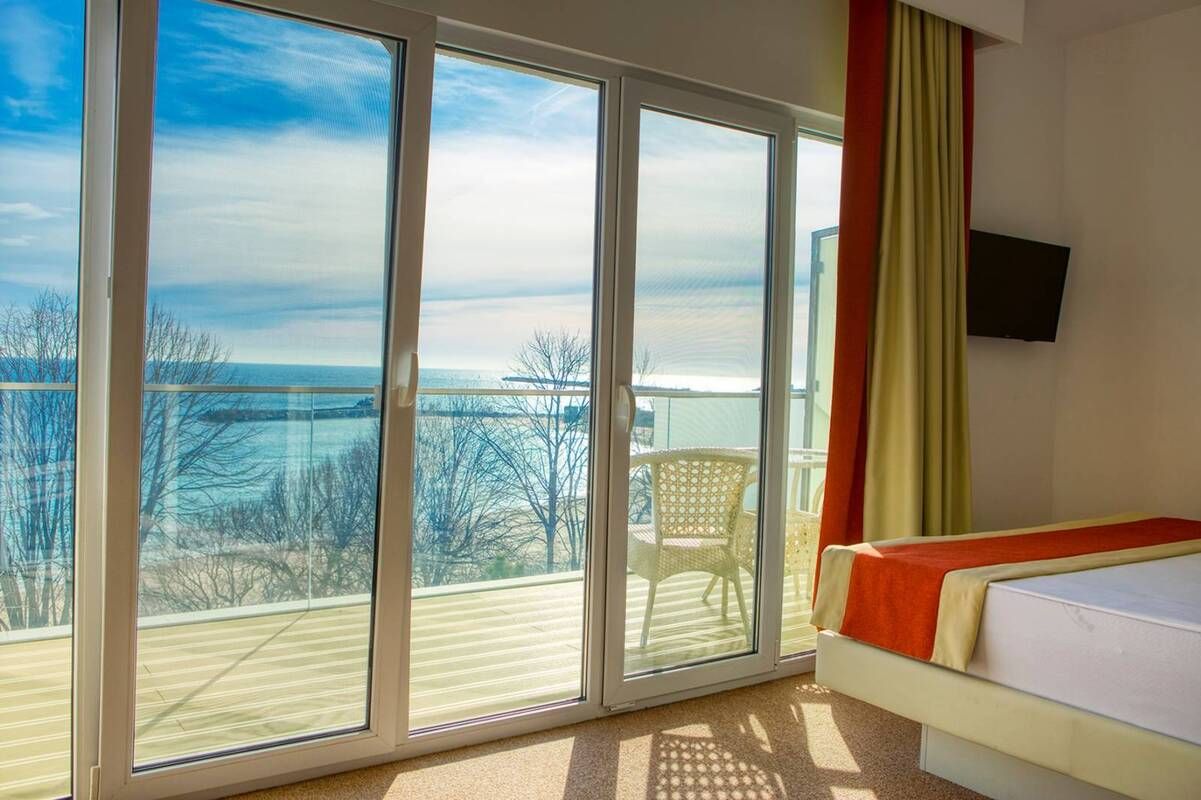 camera-cu-vedere-la-mare-mera-brise-mangalia