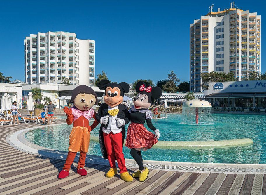 Mickey Mouse, petrecere pentru copii la mare