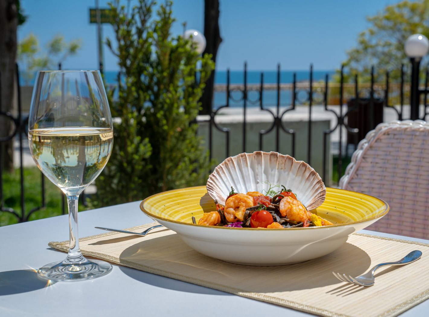 Pranz la restaurantul hotelului Mera Brise